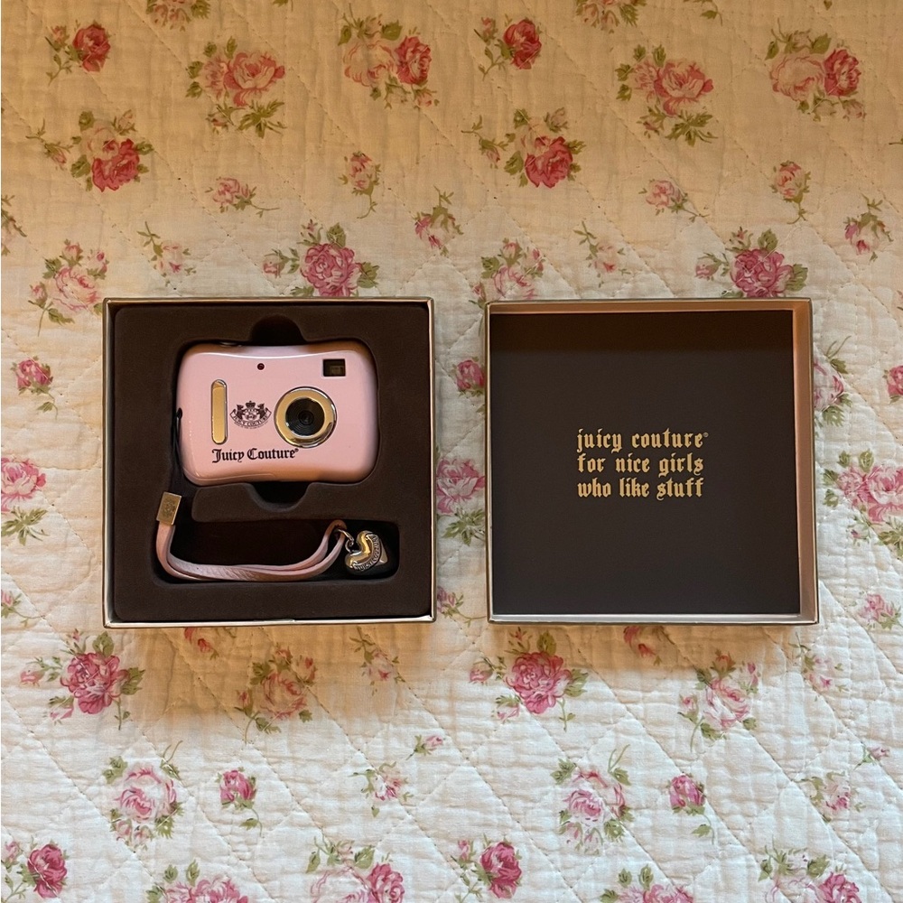SUPER RARE y2k baby pink heart juicy couture camera